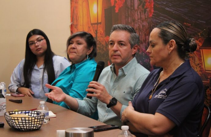 Omar Del Valle dialoga con empresarios de Hermosillo