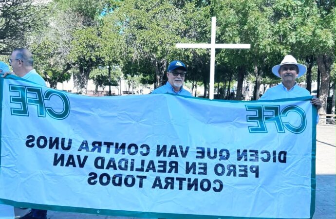 Jubilados del sector paraestatal federal protestan por reforma en materia de pensiones