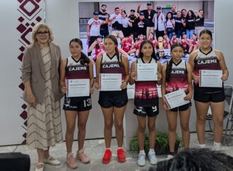 Alcaldesa Claudia Santacruz Avilés reconoce a cinco basquetbolistas de Cajeme campeonas nacionales con la Selección Sonora
