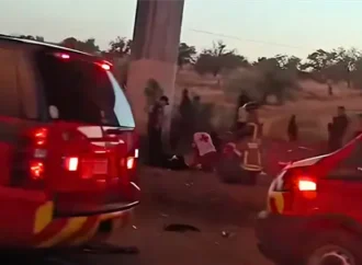 Muere joven tras impactar su automóvil contra un puente en Nogales