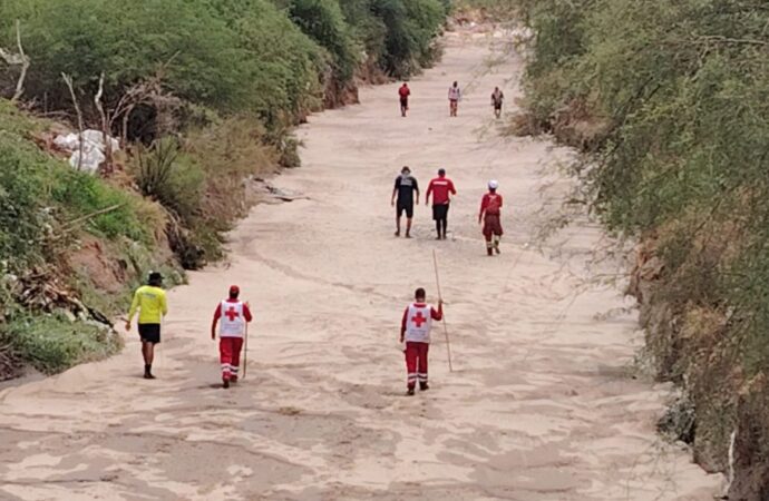 Continúa búsqueda de hombre arrastrado por la corriente en canal de Hermosillo tras las lluvias