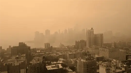 Humo por incendios en Canadá cubre Nueva York y provoca alertas por mala calidad del aire