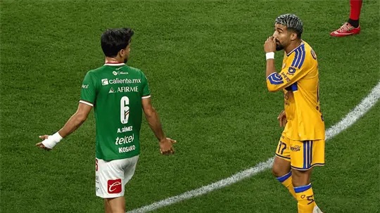 Búfalo Aguirre recibe la primera expulsión en Liga MX por la nueva Ley Prestianni