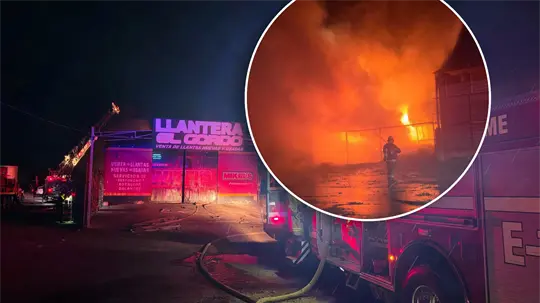 Fuerte incendio consume llantera en Ciudad Obregón; bomberos evitan propagación de las llamas