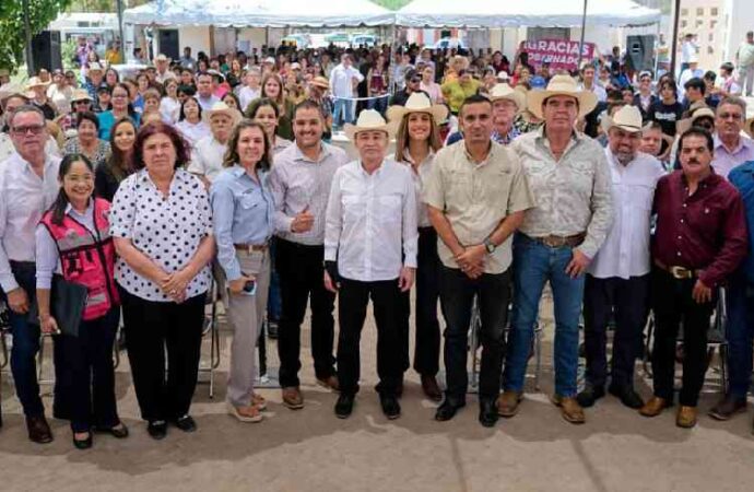 Gobernador Durazo acerca gobierno, becas y apoyos a comunidades del noroeste de Sonora
