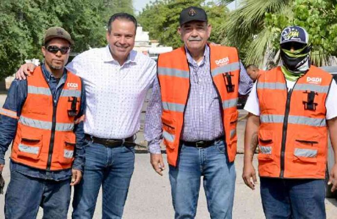 Astiazarán lleva jornada intensiva de bacheo a Puerta Real y suma 60 colonias atendidas