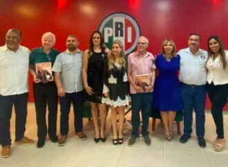 Presentan a priistas el libro “Samuel Ocaña: una biografía libre”