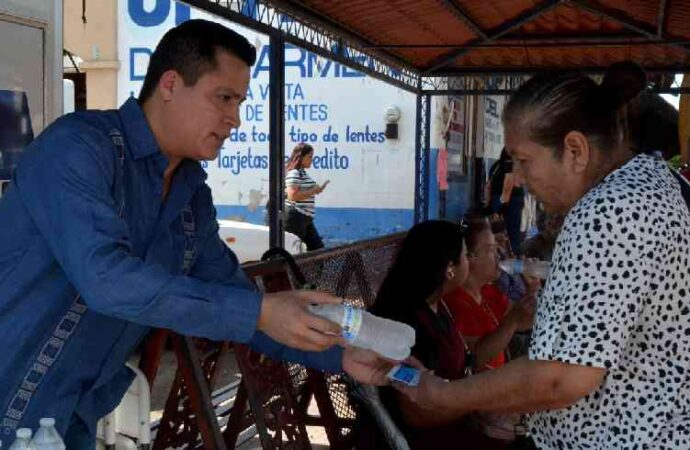 Pide Protección Civil a navojoenses cuidarse ante “calor abrasador”