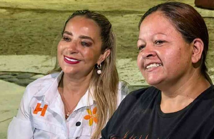 Flor Ayala acerca a Privadas del Real el programa “Más Beneficios, Menos Broncas”