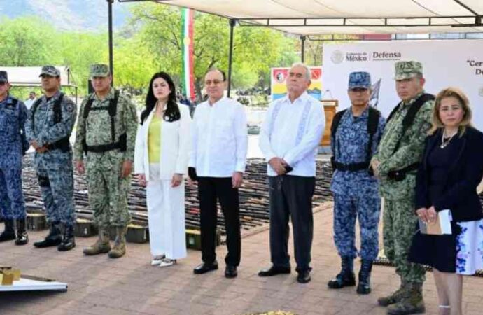 Durazo encabeza destrucción de más de 900 armas aseguradas al crimen en Sonora