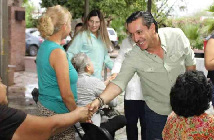 Atiende David Figueroa problemáticas de vecinos de la colonia Unión de Ladrilleros