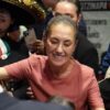 Sheinbaum recibe cálido respaldo de mexicanos en Nueva York antes de la final del Mundial
