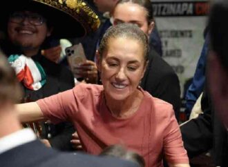 Sheinbaum recibe cálido respaldo de mexicanos en Nueva York antes de la final del Mundial