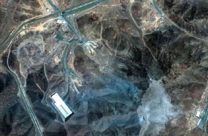 Irán acusa a Estados Unidos de bombardear central nuclear en construcción