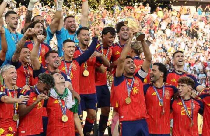 España reina del mundo; Argentina cae de pie tras una Final para la historia