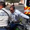 Fallece en hospital motociclista que derrapó e impactó contra poste de alumbrado en Hermosillo