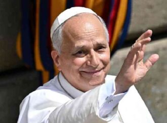 Papa León XIV alerta a jóvenes sobre los riesgos de la inteligencia artificial y las redes sociales