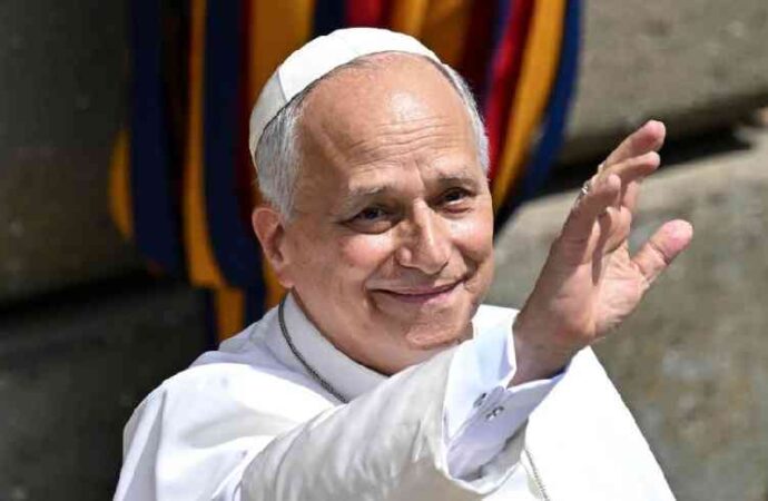 Papa León XIV alerta a jóvenes sobre los riesgos de la inteligencia artificial y las redes sociales