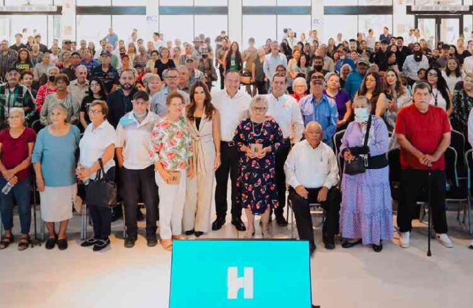 Apoya Toño Astiazarán a adultos mayores con más de 2 mil prótesis dentales a través de Construyendo Sonrisas