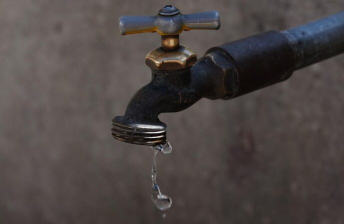 Agua de Hermosillo alerta por baja presión y cortes temporales en colonias del norte; realizan reparaciones en la ciudad
