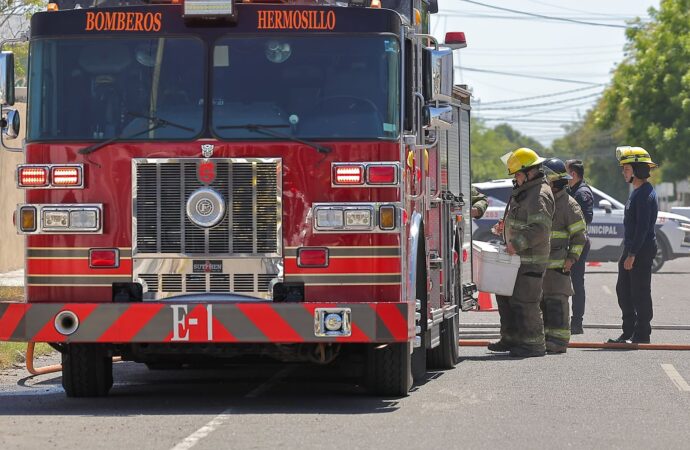 Falla eléctrica activa movilización de bomberos en kínder del sahuaro