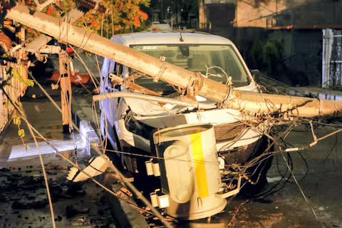 Tormenta provoca caída de árboles, apagones e inundaciones en Hermosillo; reportan daños materiales