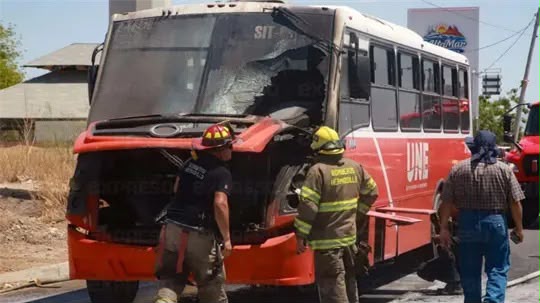 Camión urbano se incendia en Hermosillo; pasajeros son evacuados sin personas lesionadas