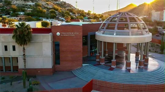 Hombre herido de bala llega a la Fiscalía de Sonora para pedir ayuda tras presunto asalto en Hermosillo