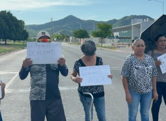 Bloquean bulevar Progreso por falta de agua en colonias del norte de Hermosillo
