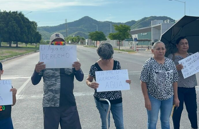 Bloquean bulevar Progreso por falta de agua en colonias del norte de Hermosillo