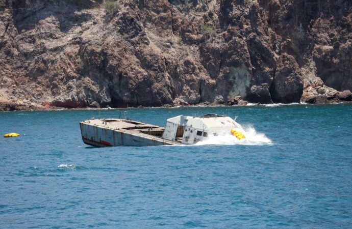 Durazo fortalece Arrecife Artificial único en Latinoamérica con hundimiento de ex buque ARM mariscal