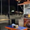 Reportan riña entre trabajadores en área de comida de plaza Satélite
