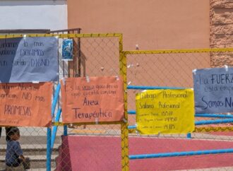Maestras se manifiestan por presuntos adeudos salariales y falta de prestaciones