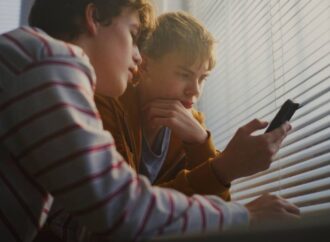 Detienen a seis adolescentes por amenazar en TikTok con un ataque a escuela en Bélgica