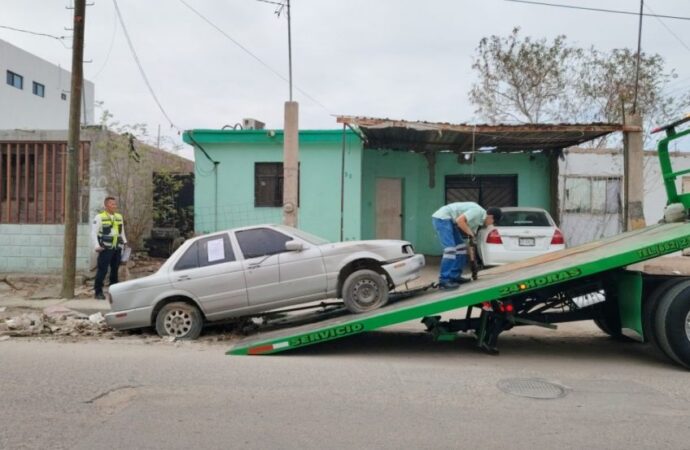 Ayuntamiento retira 12 autos abandonados en el primer día de operativo en Hermosillo