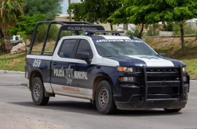 Policías escoltan de emergencia a joven inconsciente hasta clínica del IMSS en Hermosillo
