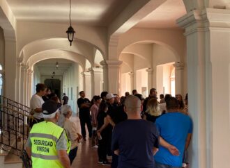 Trabajadores del SIUS toman rectoría; advierten con cerrar accesos de la UNISON