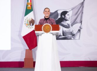 Sheinbaum busca regular uso de celulares en escuelas; consultarán a más de un millón de maestros