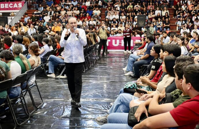 Gobernador Durazo garantiza con becas permanencia universitaria de 14 mil estudiantes de Cajeme y Navojoa