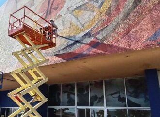 Restauran mural de Arteche y atienden daños por humedad en Teatro del ITSON