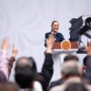 Sheinbaum presenta olinia carga: vehículo eléctrico mexicano costará alrededor de 150 mil pesos