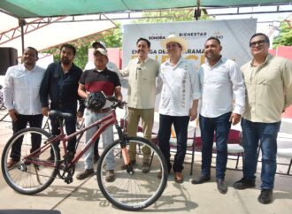 Reciben navojoenses apoyos del programa “en bici”