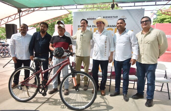 Reciben navojoenses apoyos del programa “en bici”