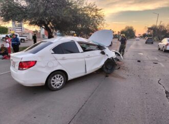 Dormita al volante y termina estrellado contra objeto fijo en el poniente de Hermosillo