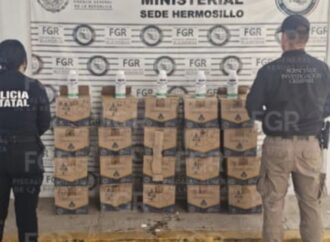 Detienen a operador con 240 litros de presunta metanfetamina líquida en carretera Hermosillo-Santa Ana