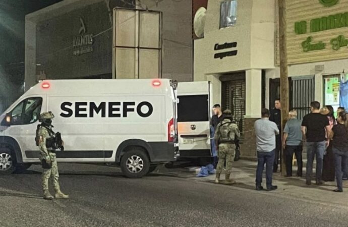 Ataque armado deja a un hombre sin vida afuera de establecimiento en Hermosillo