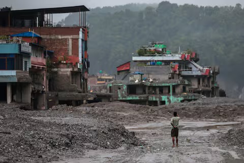 Inundaciones entre Nepal y China dejan 633 muertos y casi 3 mil desaparecidos