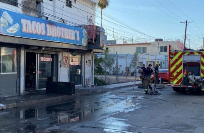Incendio en taquería del Centro de Hermosillo deja un trabajador lesionado por quemaduras