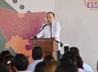 Arranca Gobernador Durazo entrega de más de 109 mil uniformes escolares gratuitos en Hermosillo
