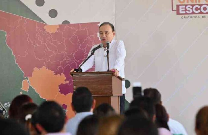 Arranca Gobernador Durazo entrega de más de 109 mil uniformes escolares gratuitos en Hermosillo